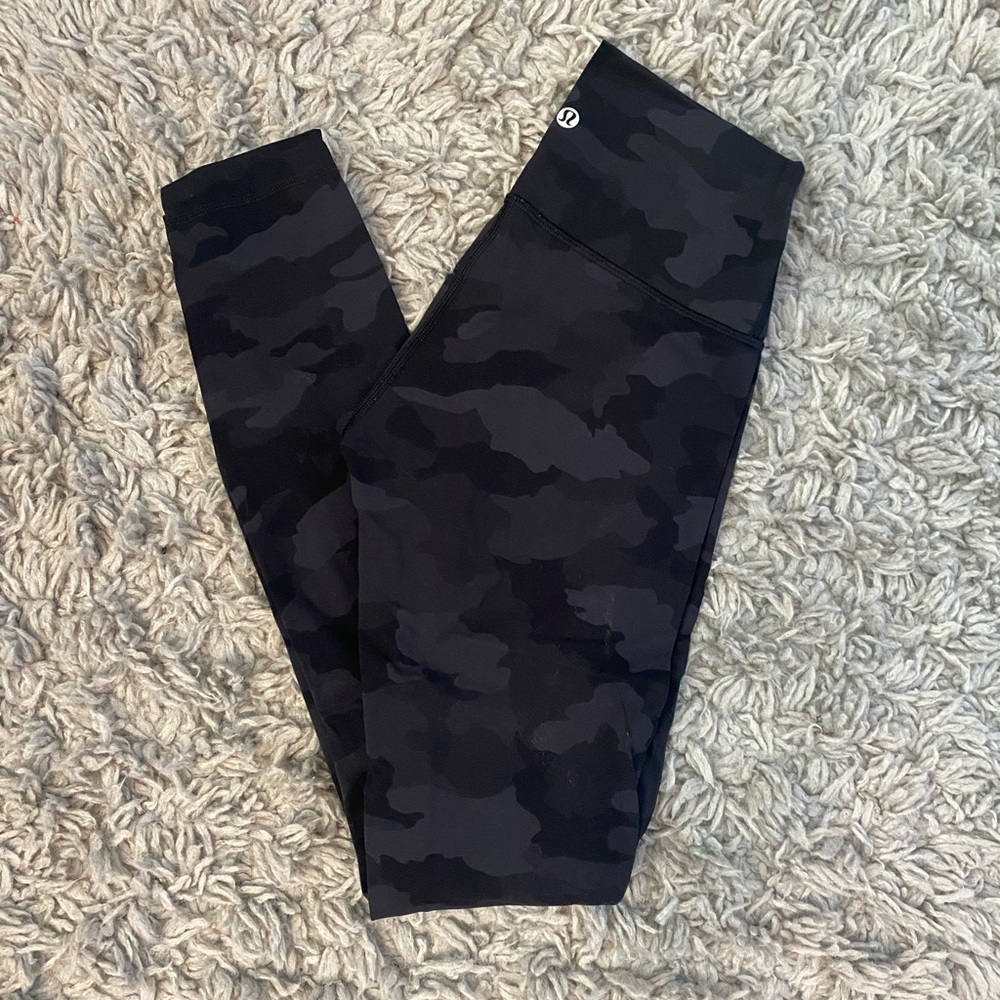 Lululemon black camo wunder under size 4 28”